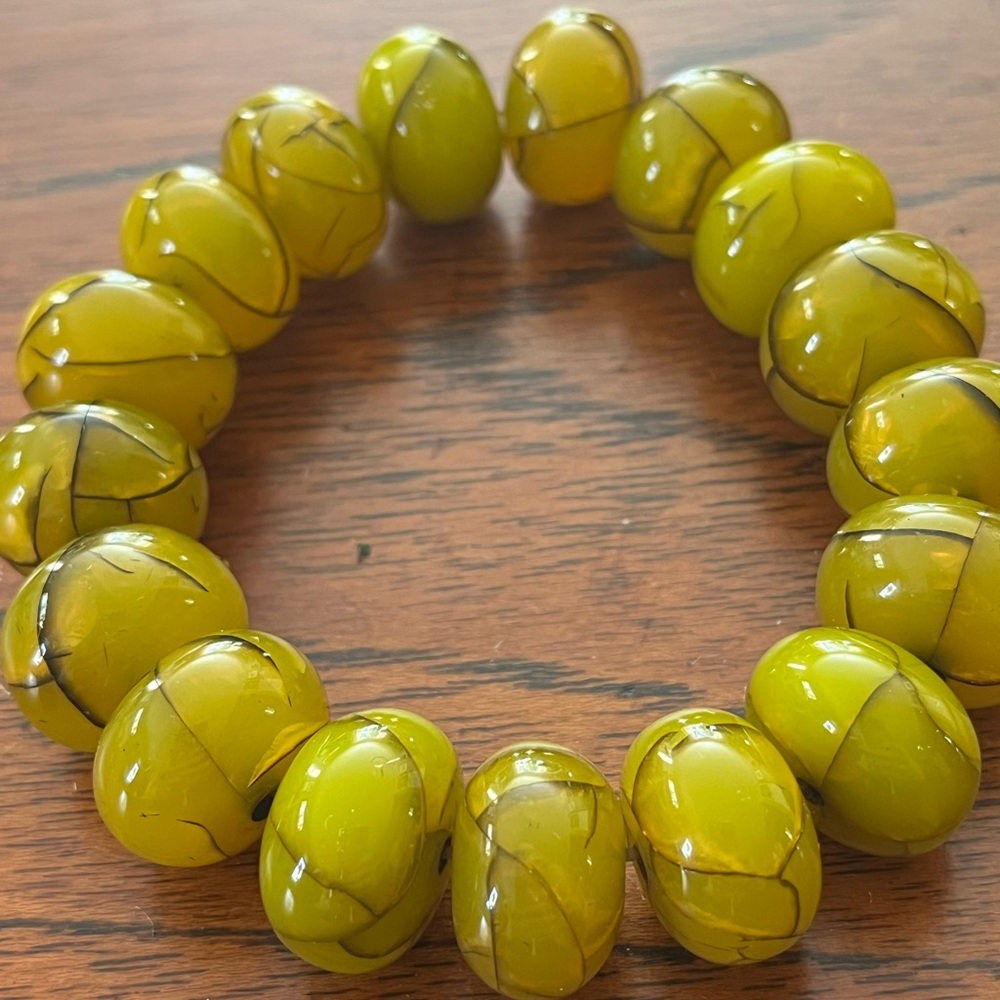 Elegant Green Lucite Beaded Bracelet